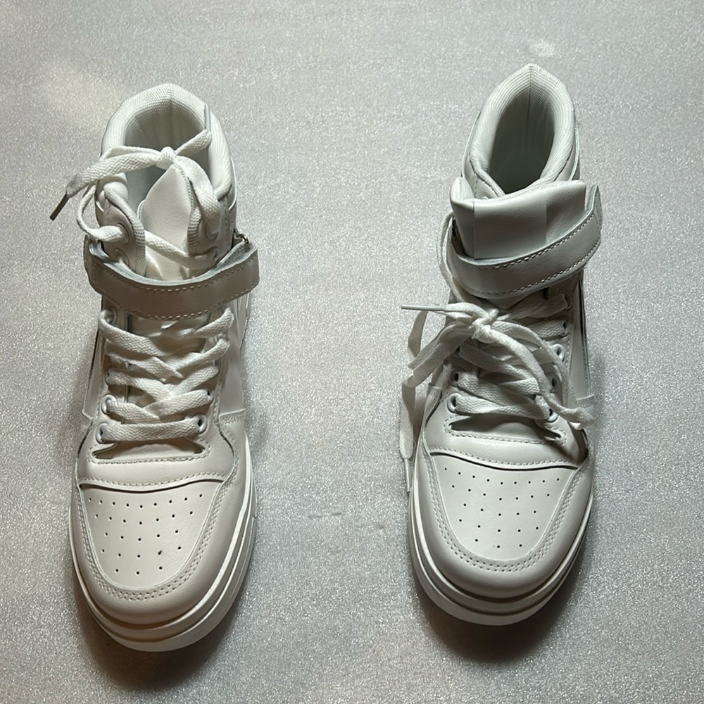 White Hi Top sneakers. Size 10. NIB.